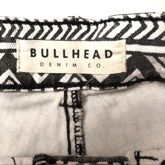 Bullhead Denim High Waisted Shorts Black White Print Raw Hem Size 3 - Picture 3 of 3